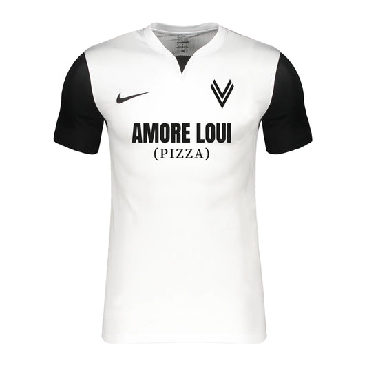 ASK Voitsberg - Trikot weiß 25/26. Weißes Trikot mit schwarzen kurzen Ärmeln mit schwarzem ASK Voitsberg Wappen auf der linken Brustseite, schwarzem Nike Swoosh auf der rechten Brustseite und Amore Loui (Pizza) Logo in schwarz über die gesamte Brust.