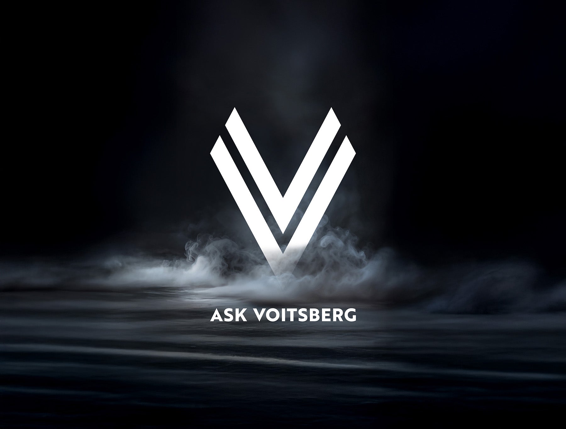 ASK Voitsberg Logo auf schwarzem Hintergrund, Aufstieg aus grauem Nebel