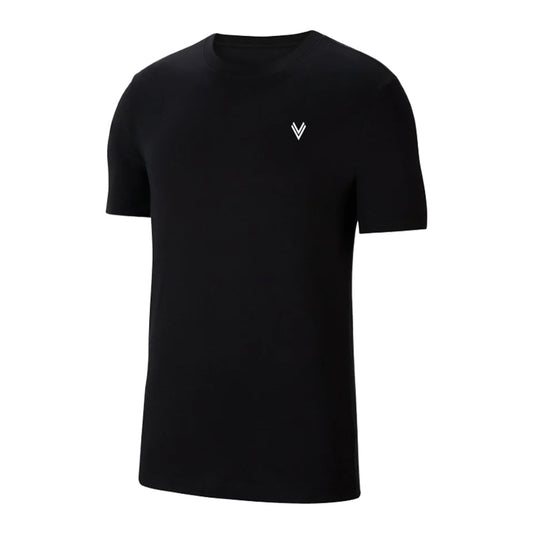 Nike Shirt schwarz - VVVV. Vorderansicht eines schwarzen T-Shirts mit weißem ASK Voitsberg Wappen auf der linken Brustseite.