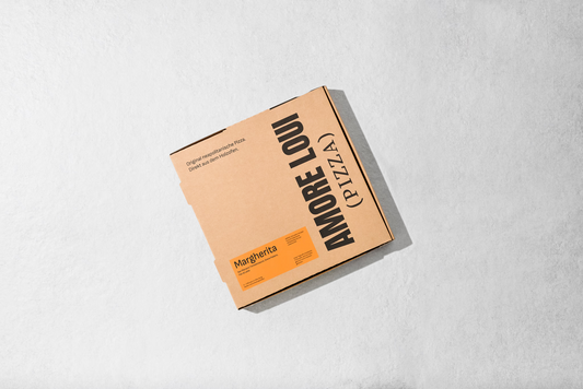 Amore Loui 'Pizza Margherita' braune Pizza Verpackung auf hellem Hintergrund.