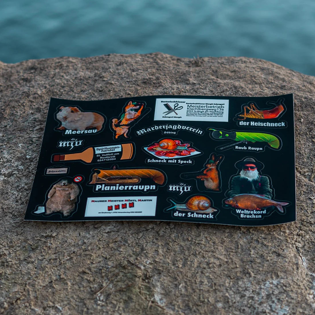 Verschiedene Marderjagdverein Aufkleber auf einem Bogen zum ablösen und aufkleben.