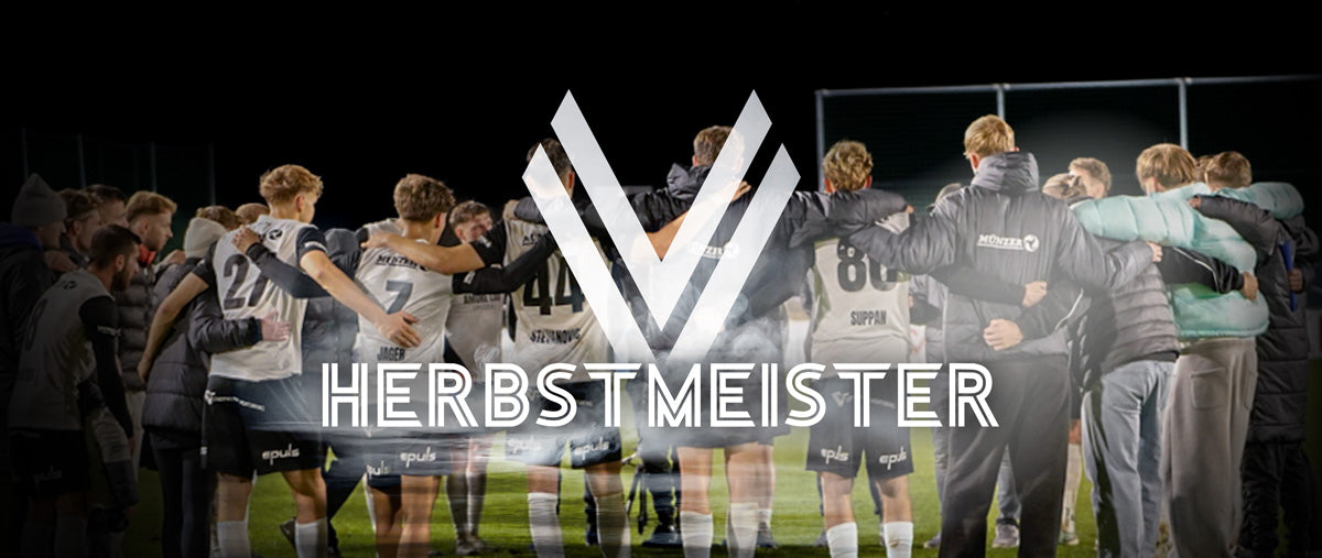 Herbstmeister mit ASK Voitsberg Gruppenbild im Hintergrund und Wappen in weiß.